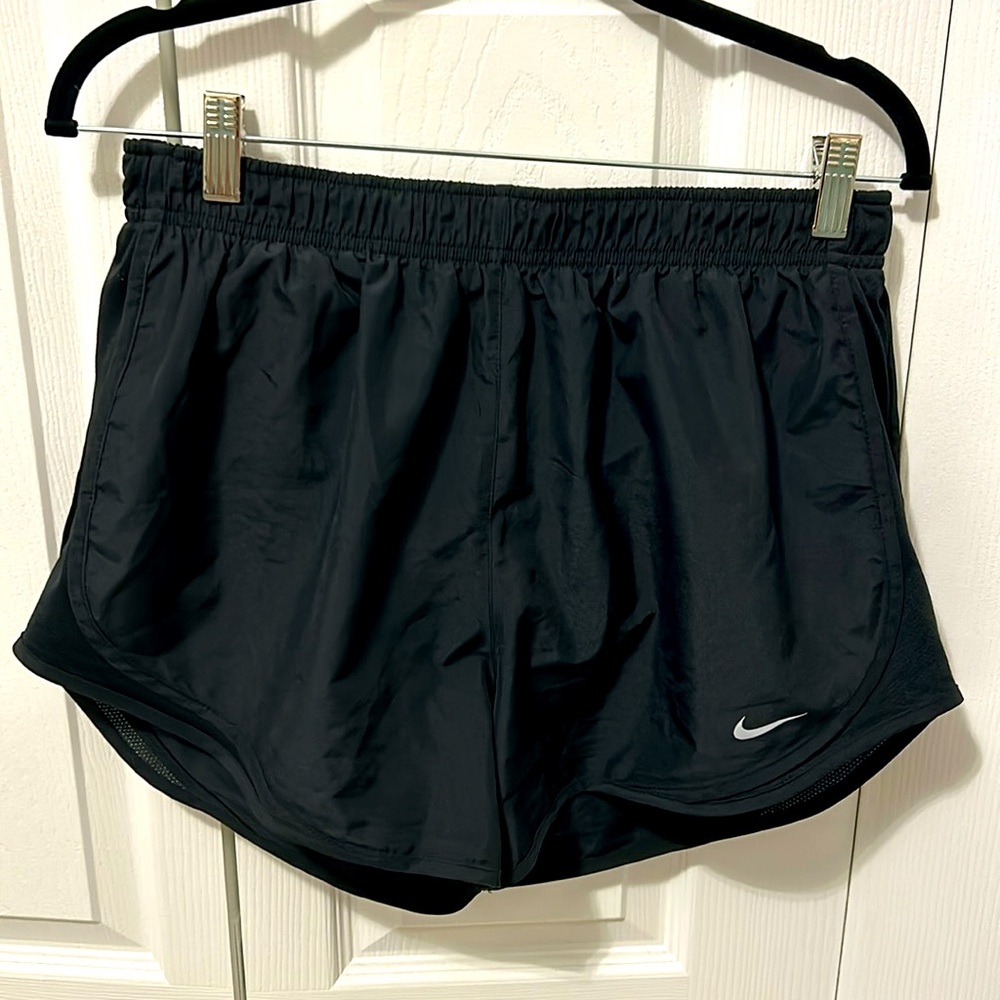 Nike black shorts. Size large. Great condition!